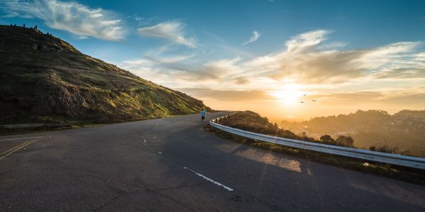 Photo : Une route ensoleillée